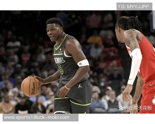 爱德华兹半场表现平平次节仅靠罚球得分球队状态堪忧